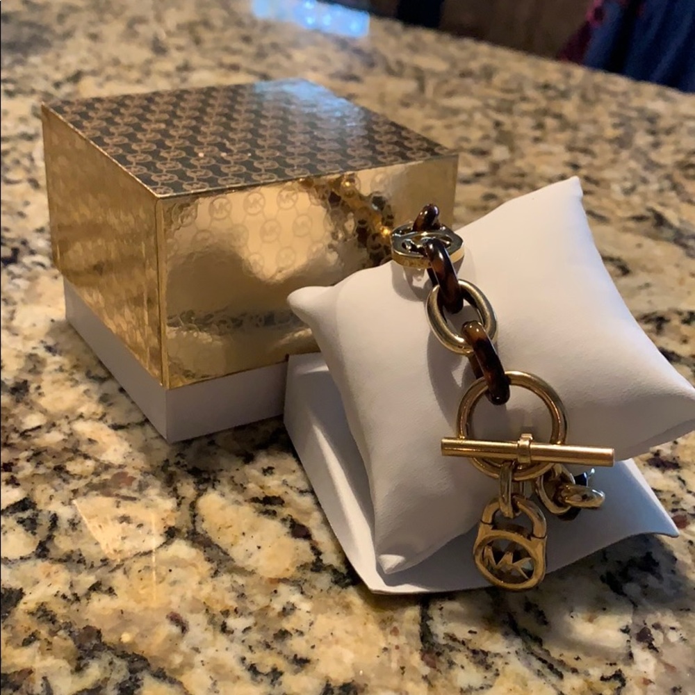 ⭐️Host Pick⭐️ Gold-Tone Tortoise Acetate Link